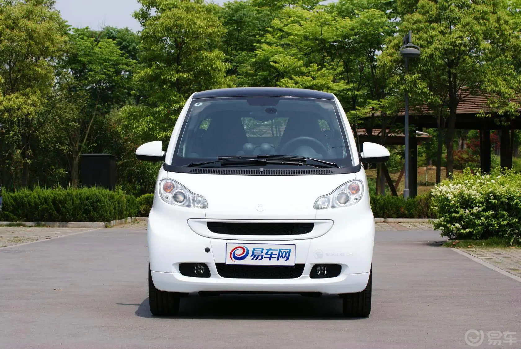 smart fortwo52kw mhd 硬顶  兔年特别版大灯侧45度俯拍