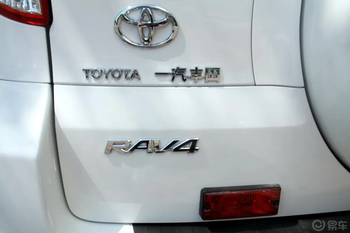 RAV4荣放2.4L 豪华升级版 AT外观