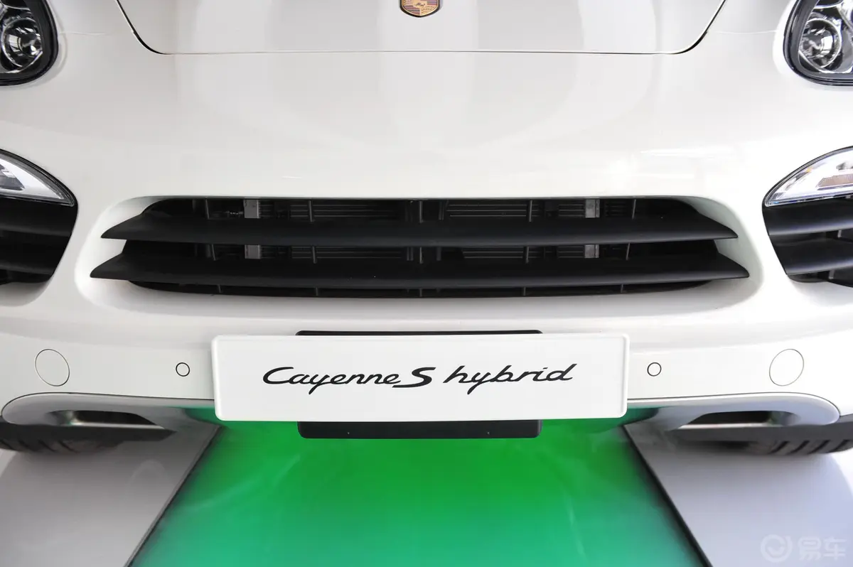 CayenneCayenne S Hybrid 3.0T前格栅侧俯拍
