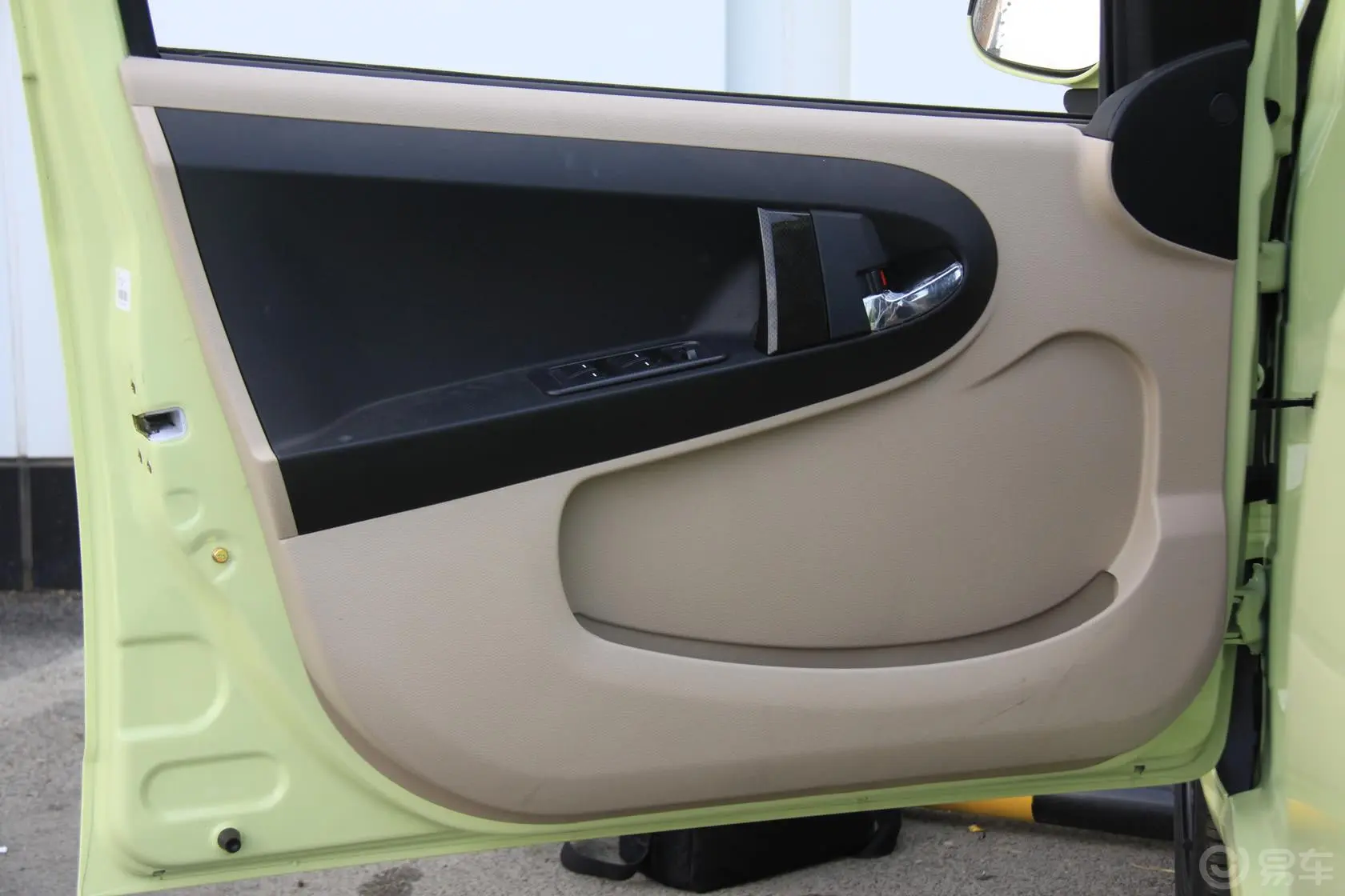 经典熊猫1.0L—5MT 豪华型驾驶员侧车门内门板