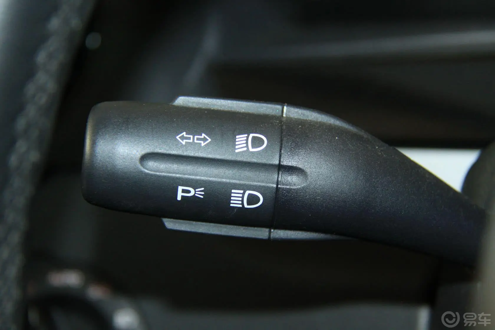 MG6Saloon 1.8T 自动 豪华版大灯远近光调节柄