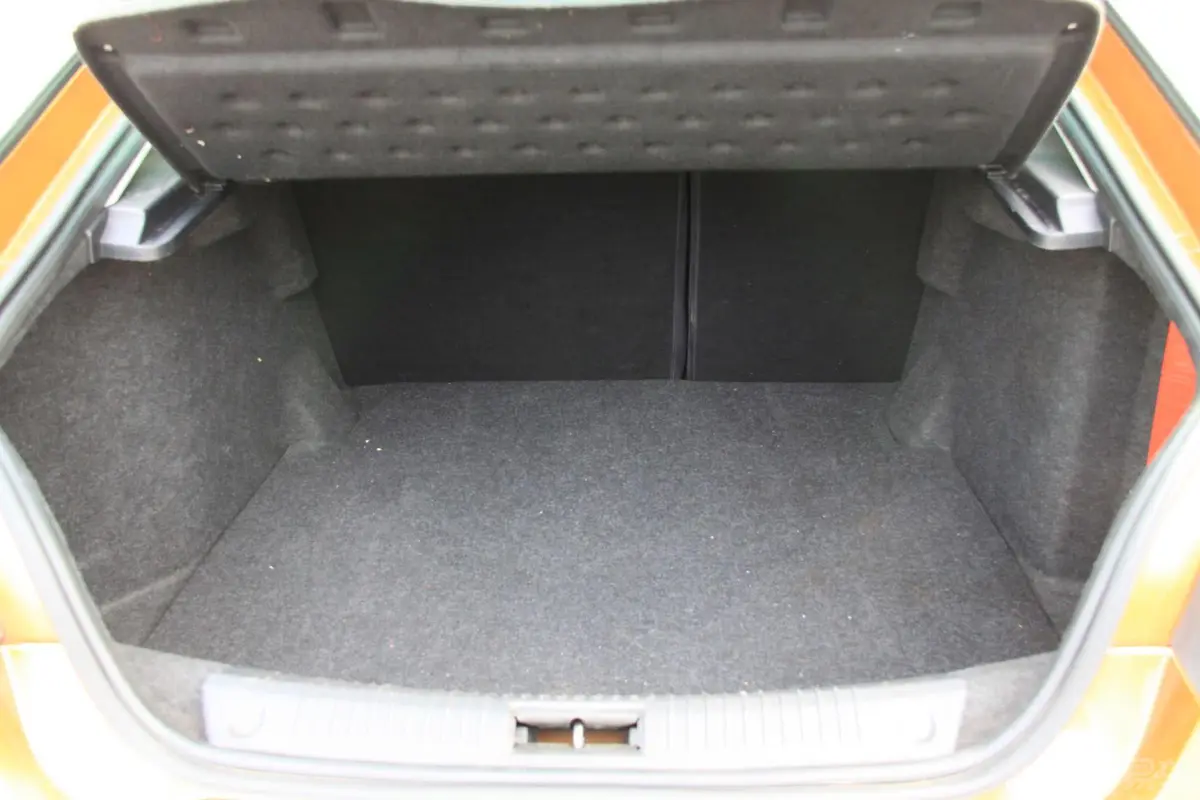 MG6掀背 1.8DVVT 世博版 手自一体行李箱空间