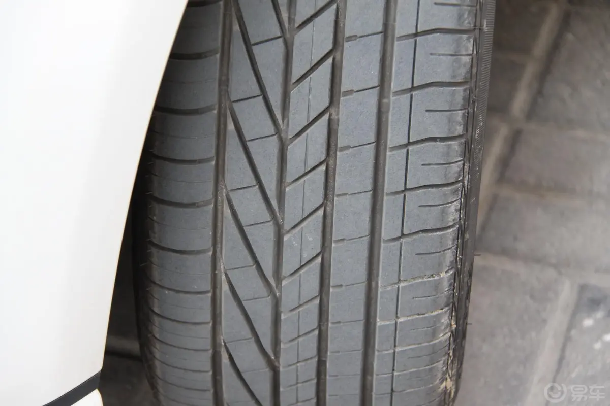 MG6Saloon 1.8T 自动 豪华版轮胎花纹