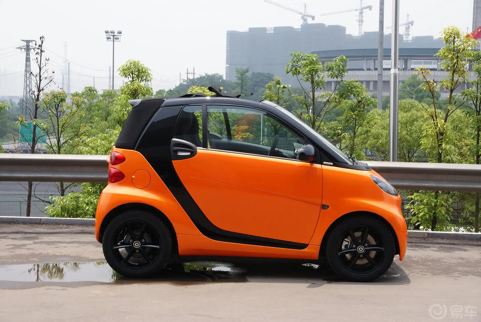 smart fortwo52kw mhd 敞篷 燃橙版正侧车头向右水平