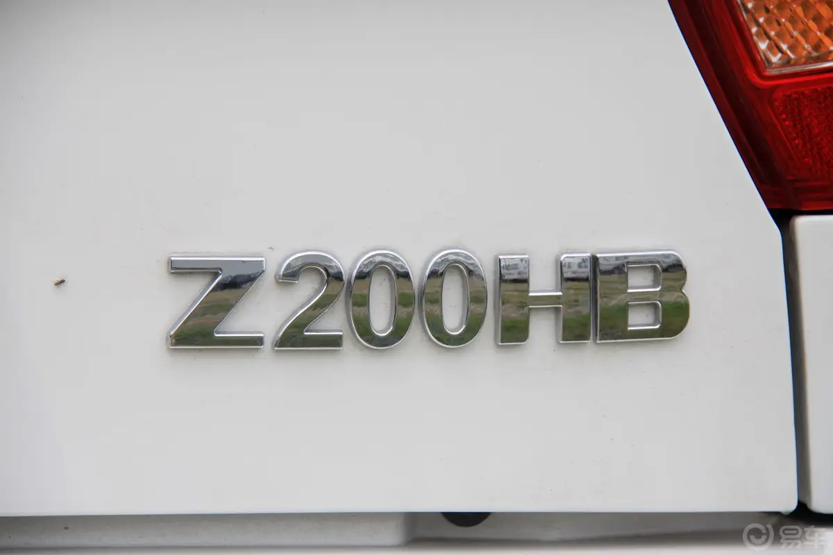 众泰Z200HB1.5 自动豪华型尾标