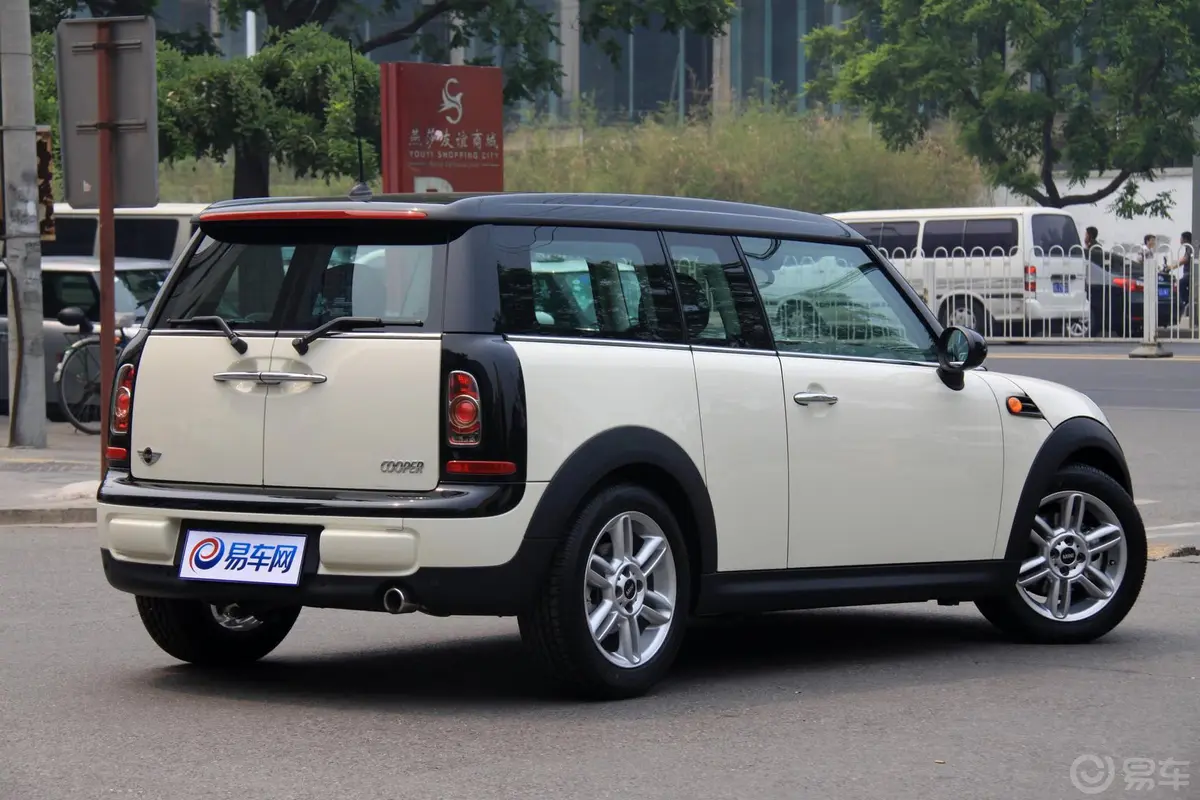 MINI CLUBMANCOOPER Excitement侧后45度车头向右水平