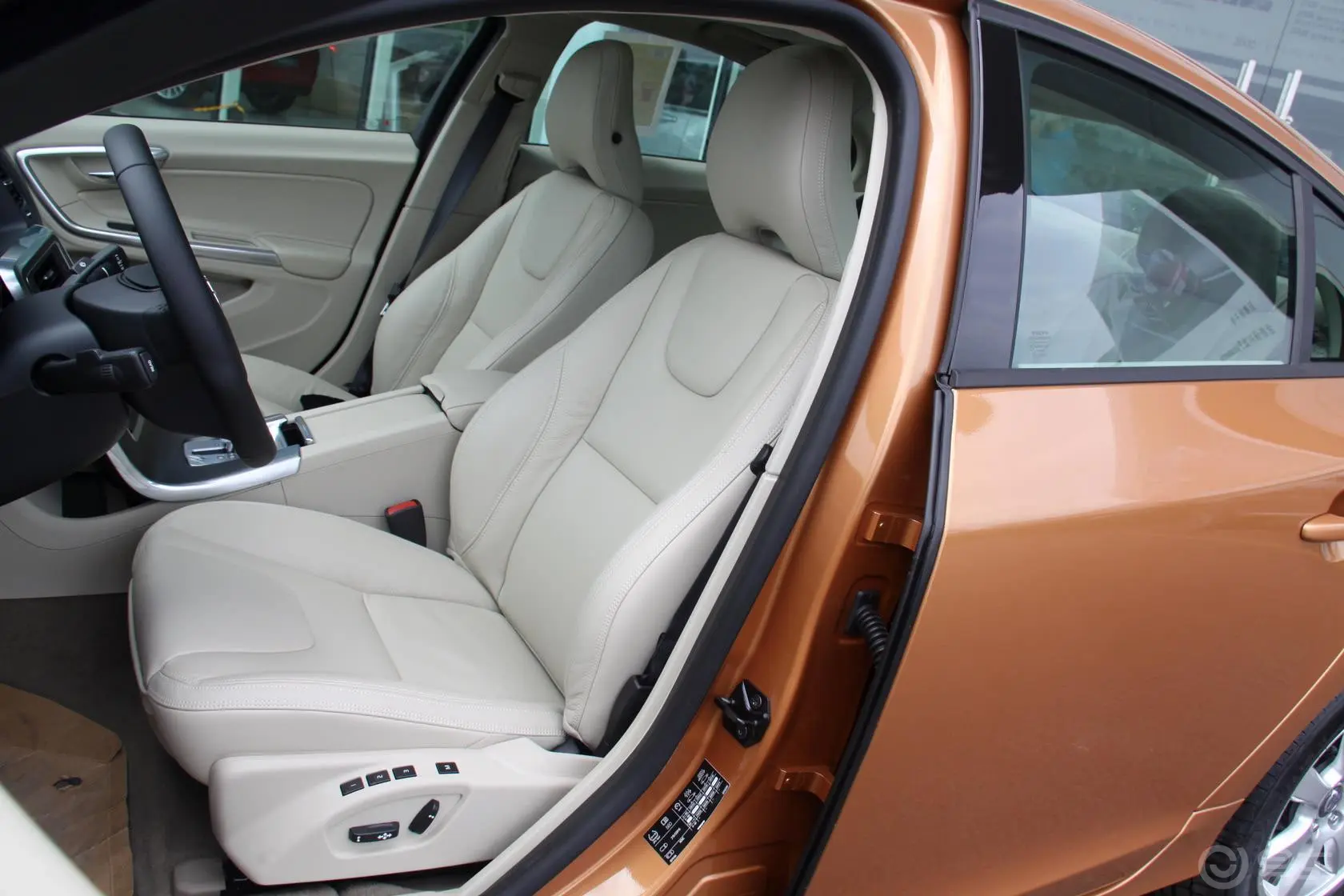 沃尔沃S60(进口)1.6T 双离合 DRIVe舒适版驾驶员座椅