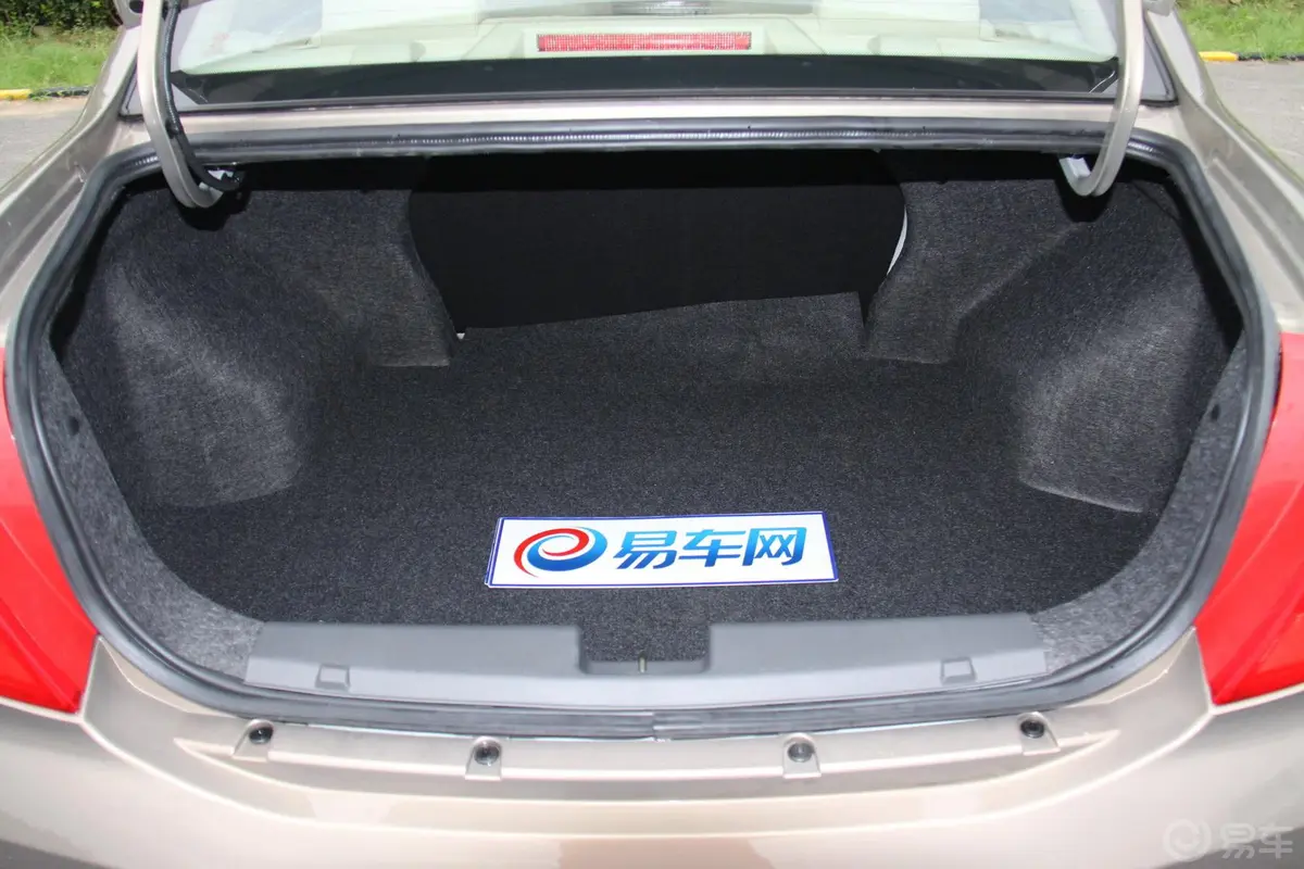 奇瑞E51.5L 手动 优悦型行李箱空间