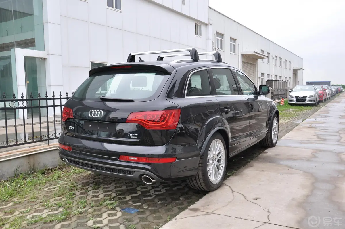 奥迪Q73.0 TFSI quattro(200kW) 专享型外观