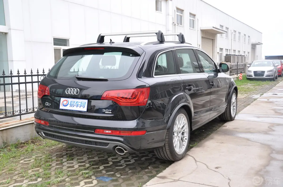 奥迪Q73.0 TFSI quattro(200kW) 专享型外观