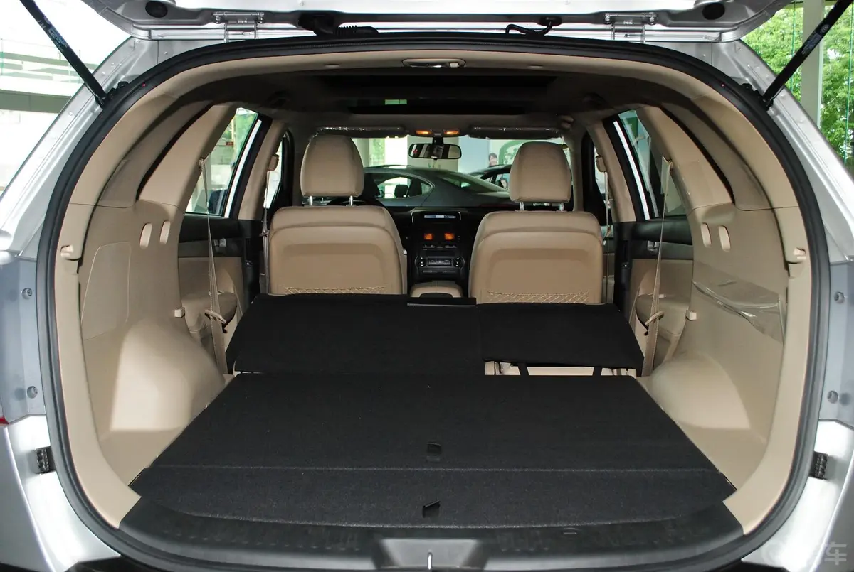索兰托2.4L 汽油 舒适版空间