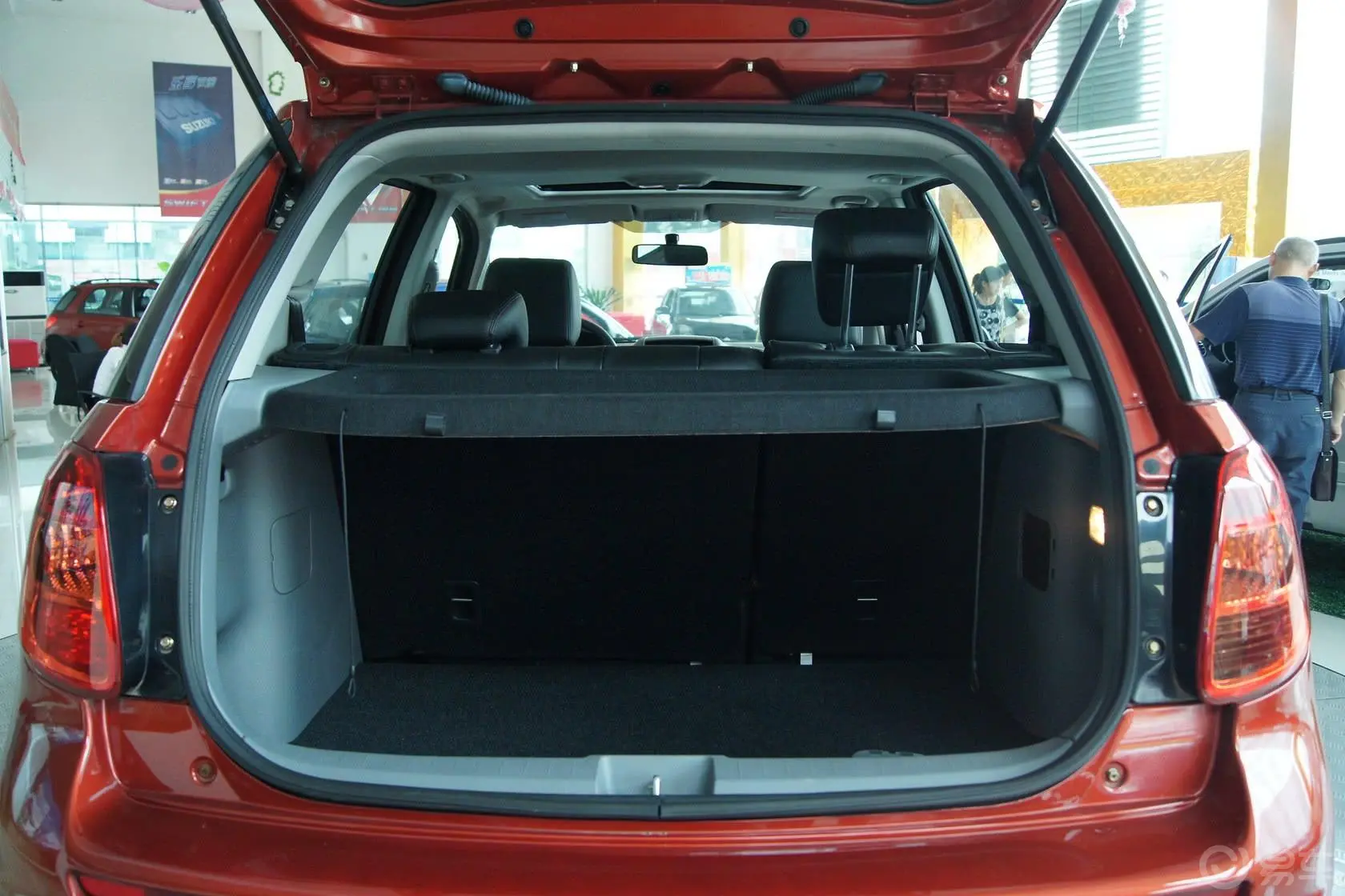 天语 SX4两厢 1.8L 运动型 MT行李箱空间