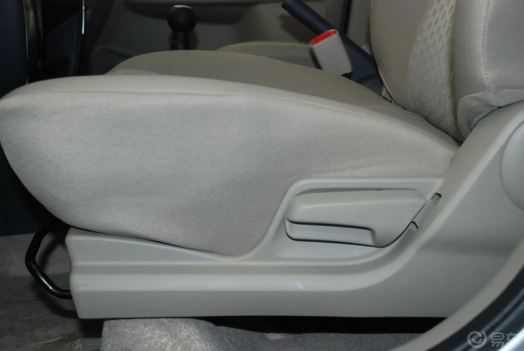 天语 SX4两厢 1.6L 舒适型 MT座椅调节键