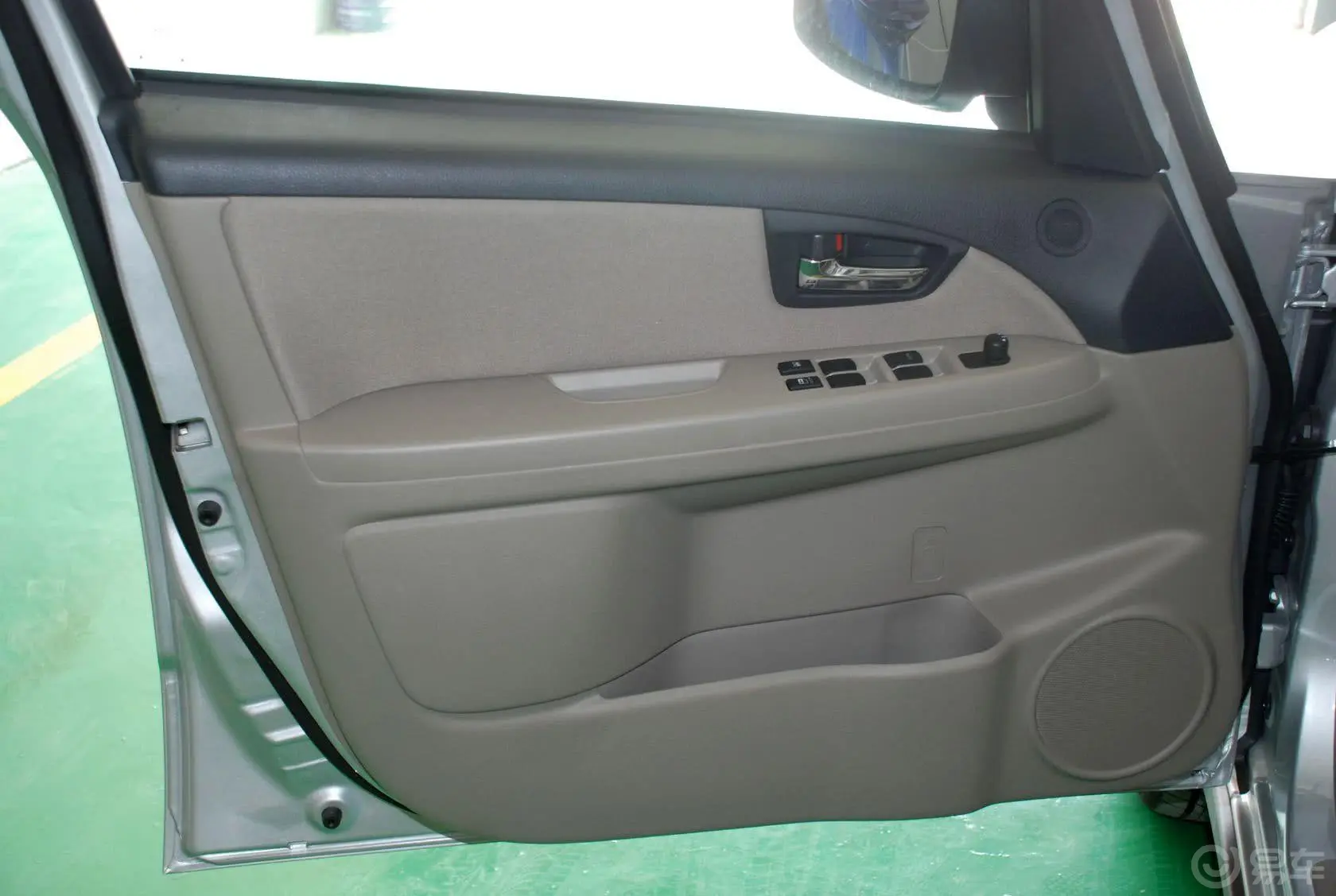 天语 SX4两厢 1.6L 舒适型 MT驾驶员侧车门内门板