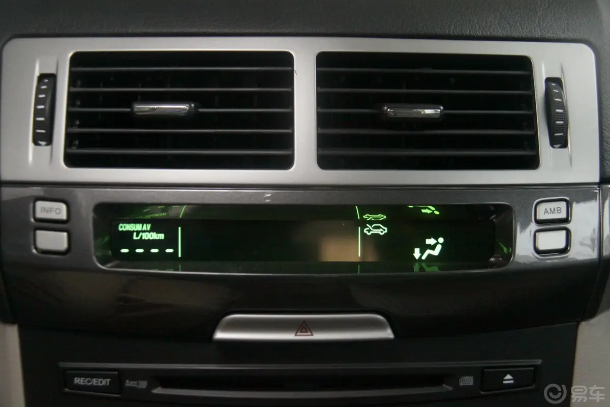 奔腾B702.3L 自动 豪华型音响显示屏