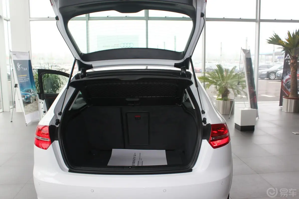 奥迪A3(进口)Sportback 1.8T 自动 豪华型行李厢开口范围