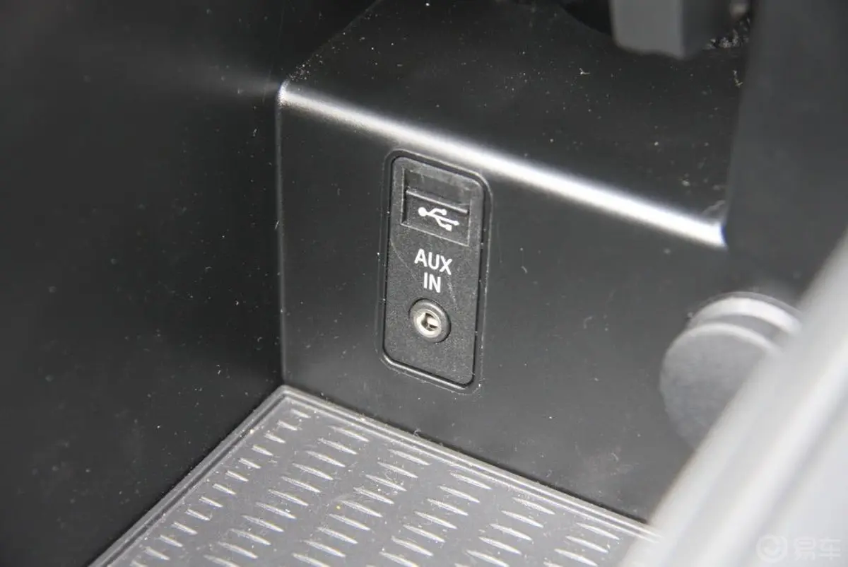 宝马X3(进口)xDrive35i 豪华型USB接口