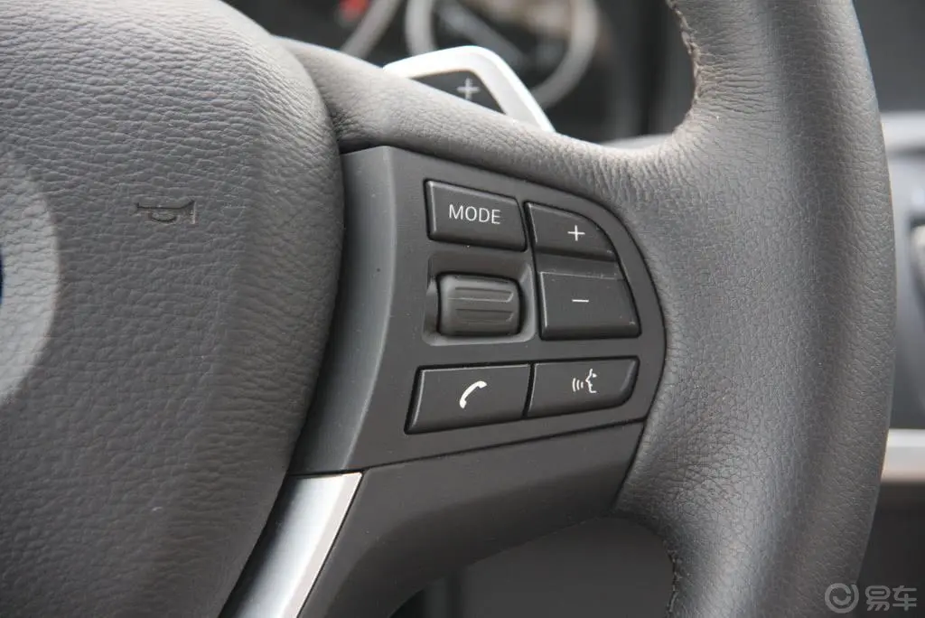 宝马X3(进口)xDrive35i 豪华型方向盘音响控制开关