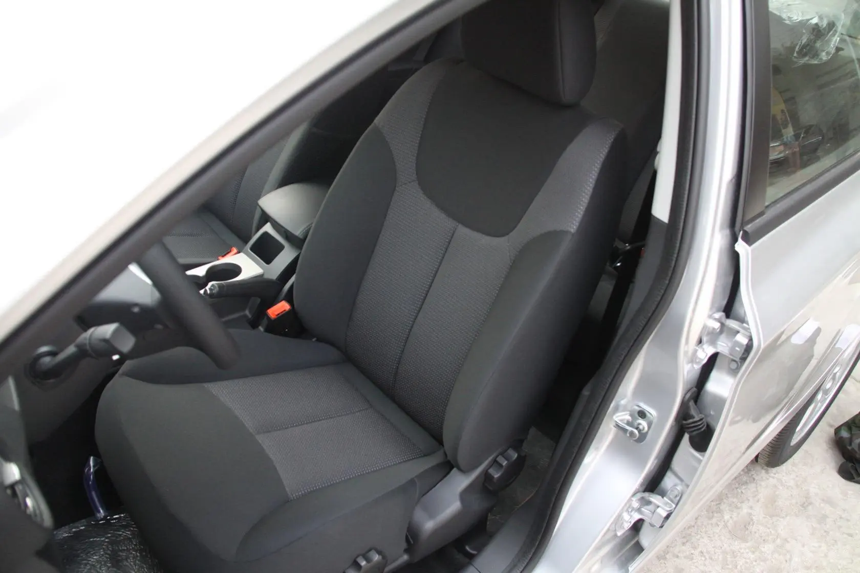 荣威350plus 1.5L 自动 讯达驾驶员座椅
