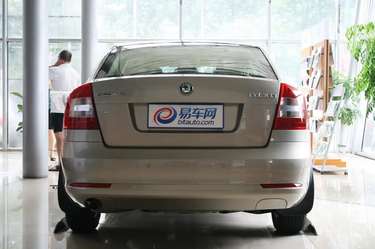 明锐1.6L 16V 手动 逸俊版外观