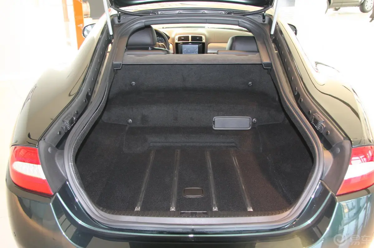 捷豹XKXKR 5.0L 手自一体 V8机械增压硬顶跑车行李箱空间