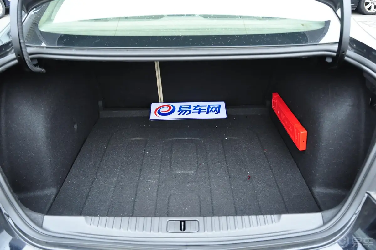 英朗GT 1.8L 自动 时尚型 真皮款空间