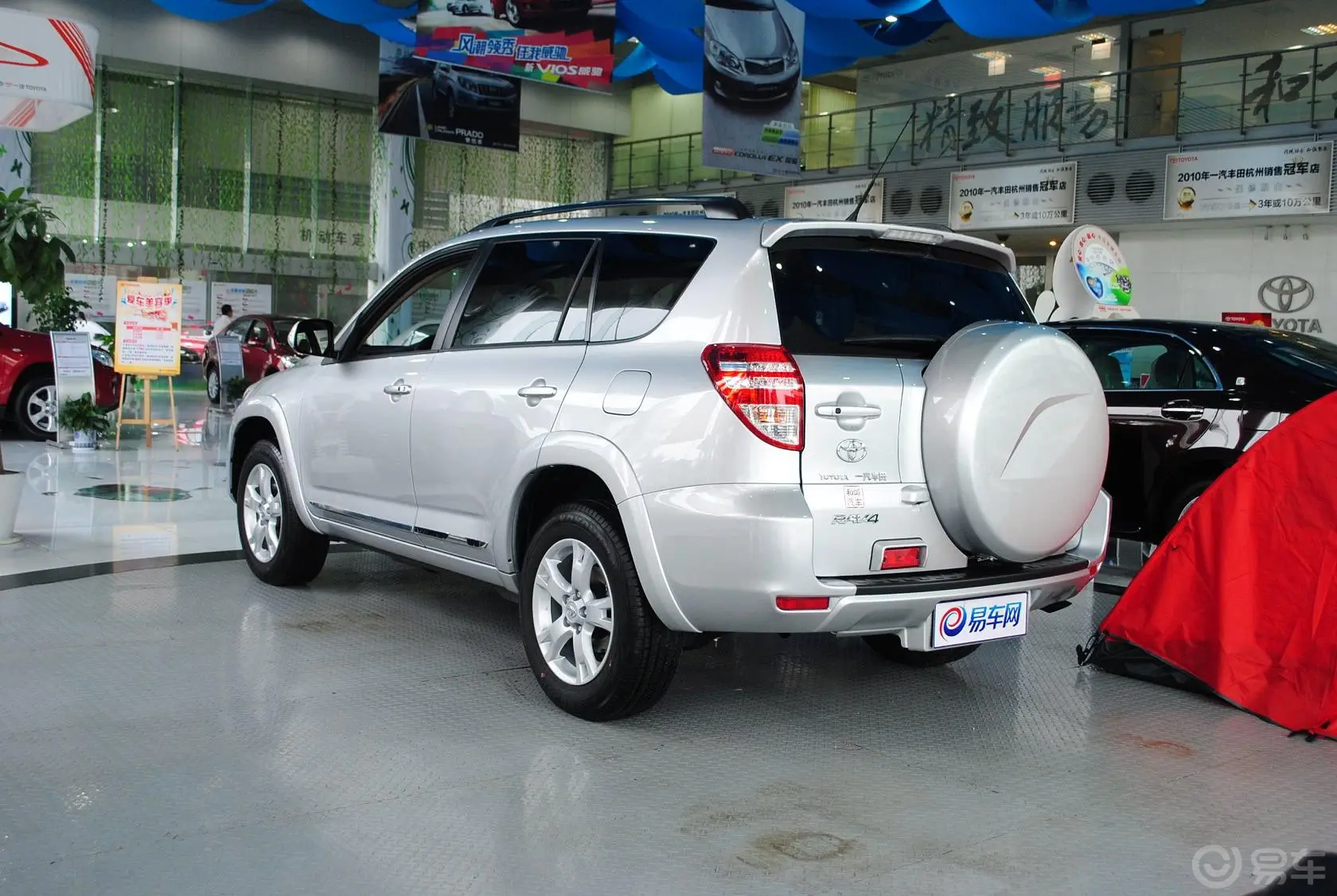 RAV4荣放2.4L 自动 至臻版外观