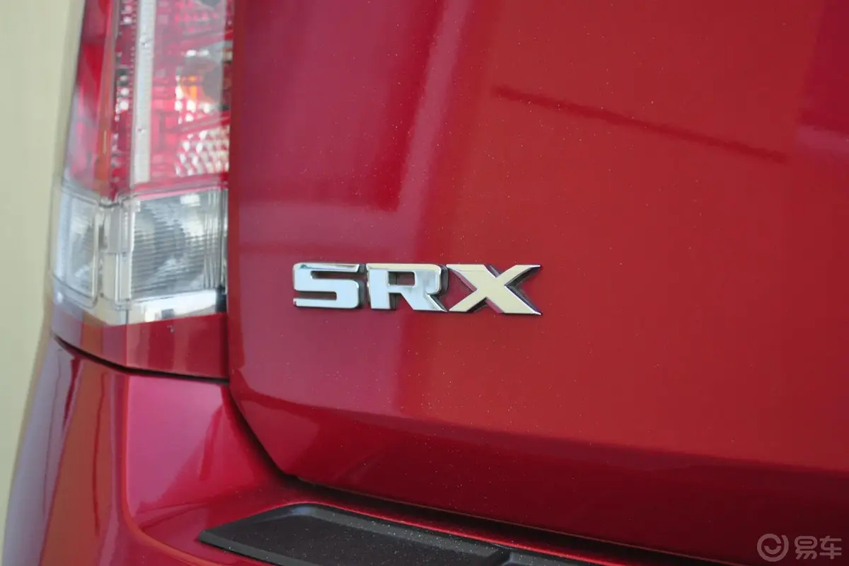 凯迪拉克SRX精英型外观
