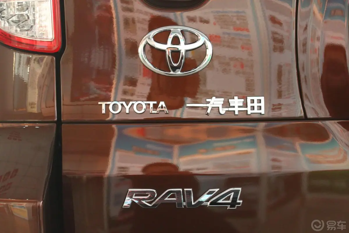 RAV4荣放2.0L 自动 四驱版外观