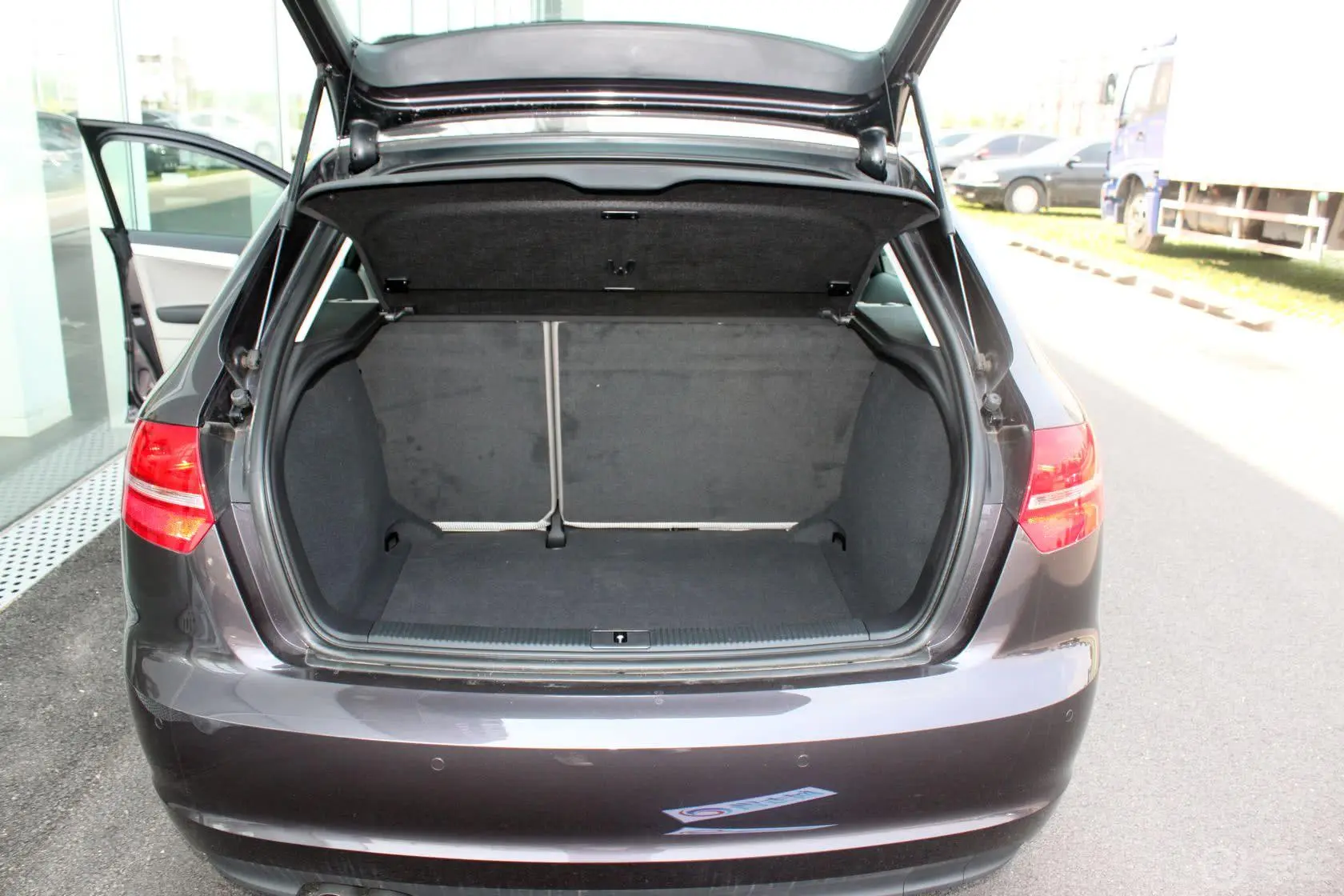 奥迪A3(进口)Sportback 1.4T 自动 豪华型行李箱空间