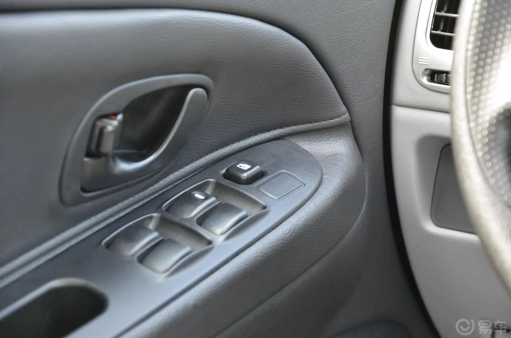 蓝瑟1.6L MT SEI舒适运动型车窗升降键