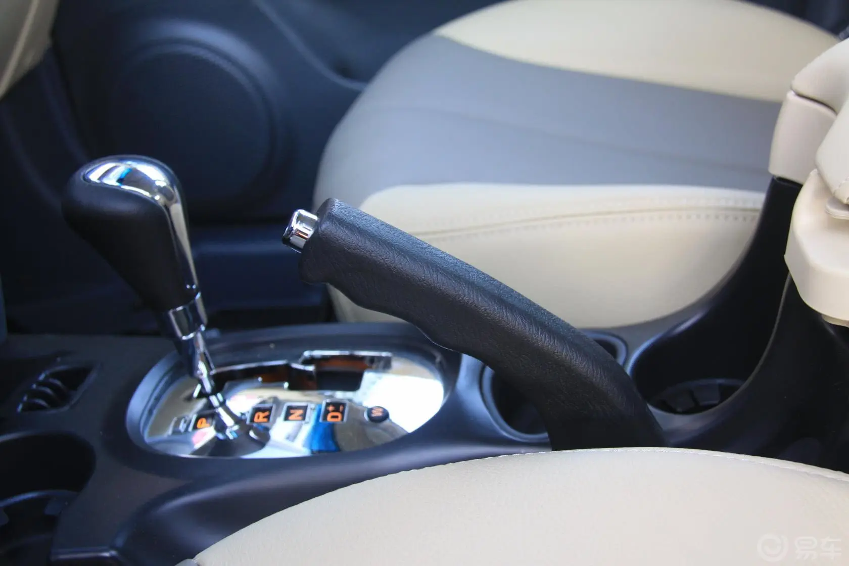 经典圣达菲1.8T 自动 尊贵型 汽油驻车制动（手刹，电子，脚刹）