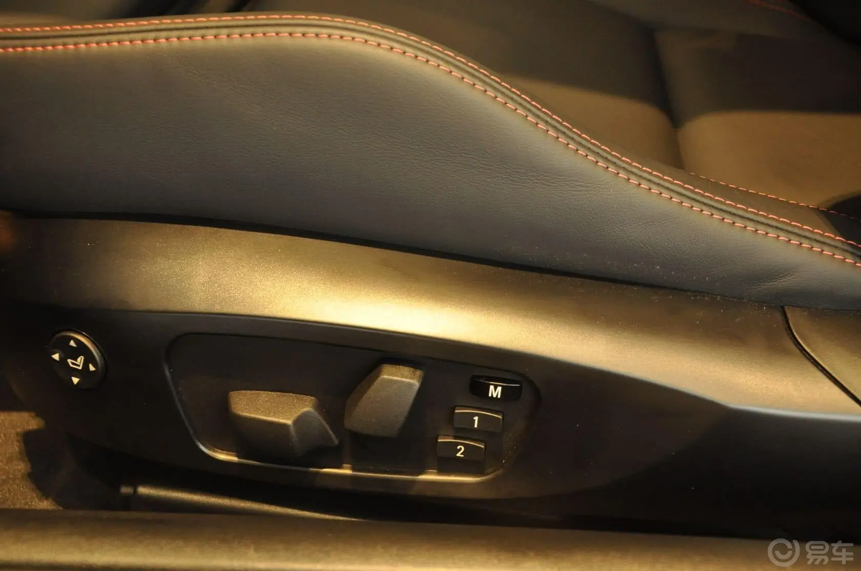 宝马M3双门轿跑车 25周年限量珍藏版座椅调节键