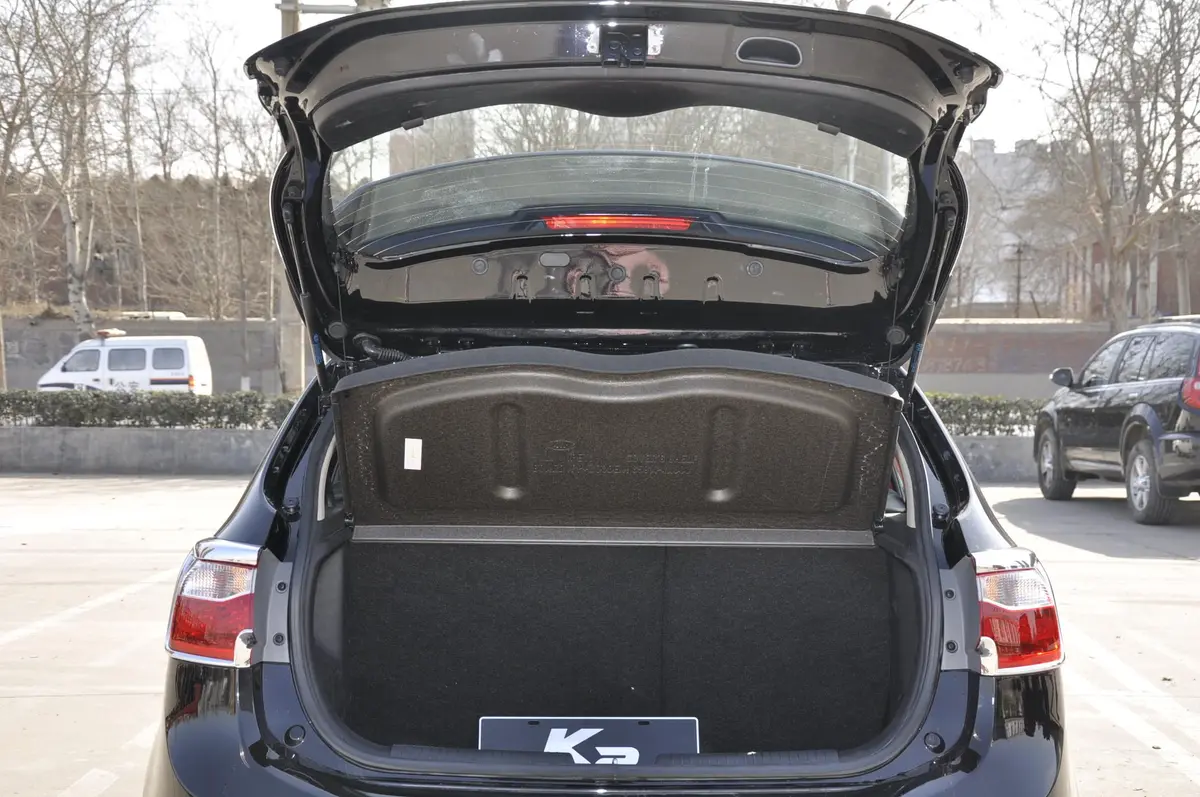 起亚K2两厢 1.6L 自动 Premium行李厢支撑杆