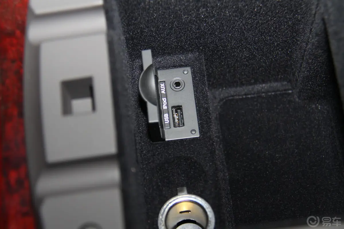 雅科仕3.8L 自动 GDI 尊享版USB接口