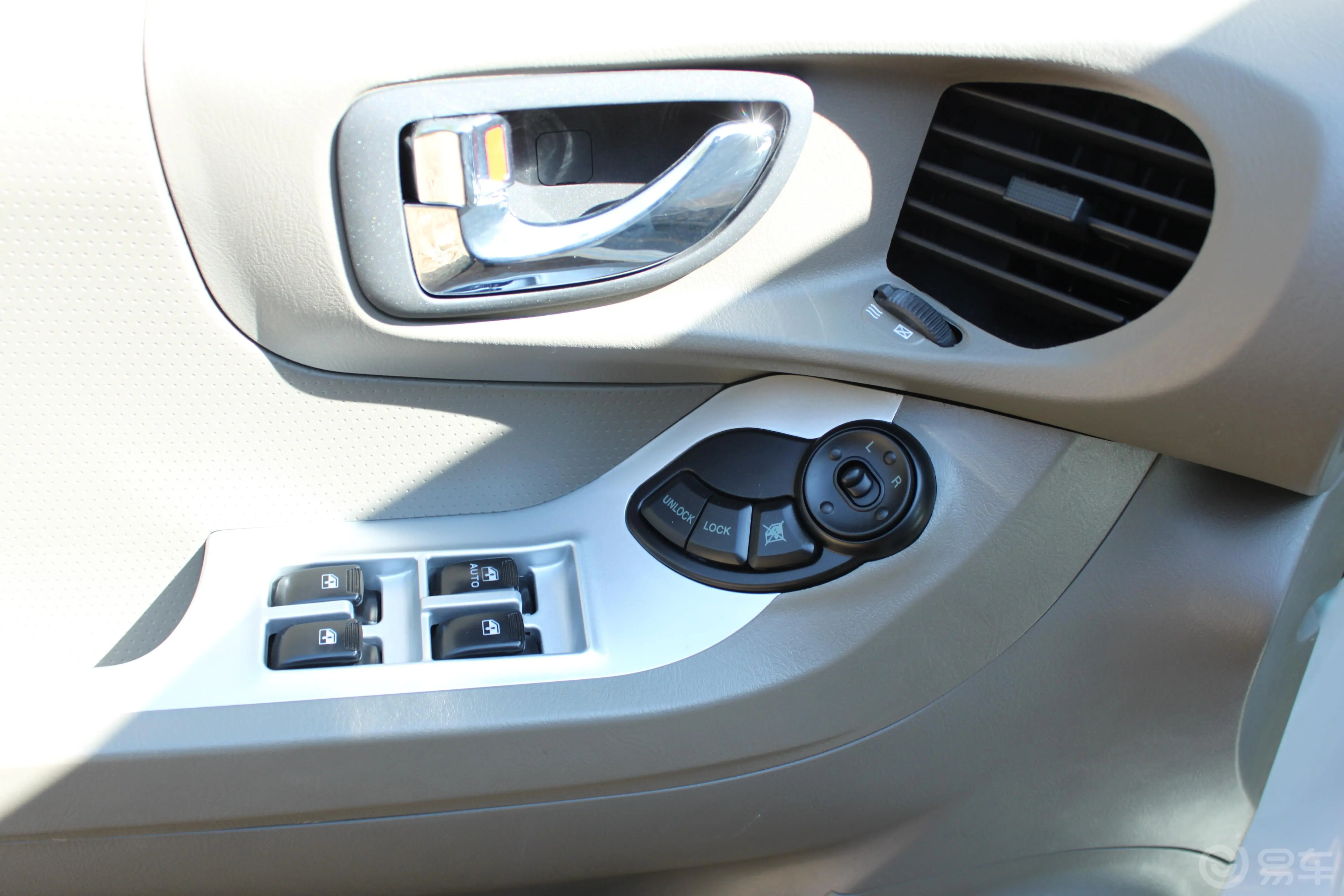 经典圣达菲2.0L 手动 舒适型 汽油车窗升降键