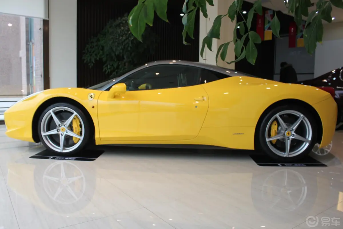 法拉利458Italia 4.5L 标准型外观