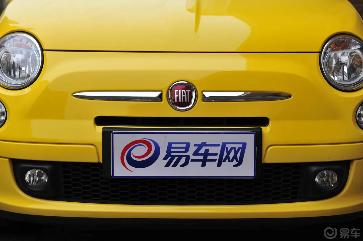 菲亚特5001.4L 自动 Sport 运动版前格栅侧俯拍