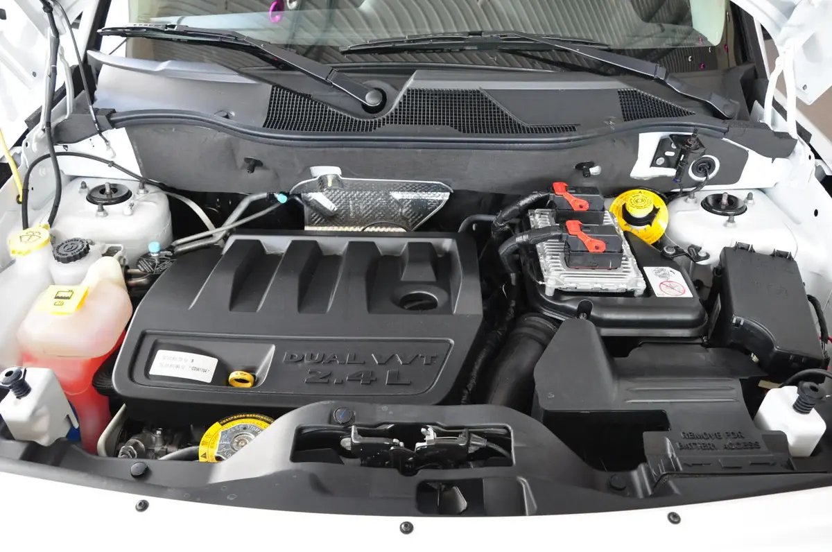 自由客2.4L CVT 运动版发动机