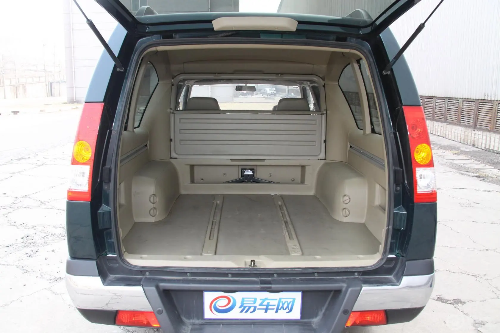 锐骐厢式车2WD ZD30柴油豪华型 国Ⅲ空间