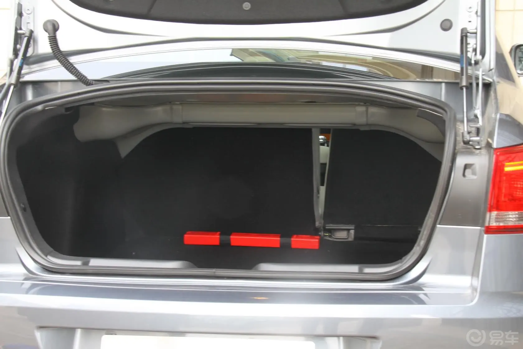 世嘉三厢 1.6L 手动 品享型行李箱空间