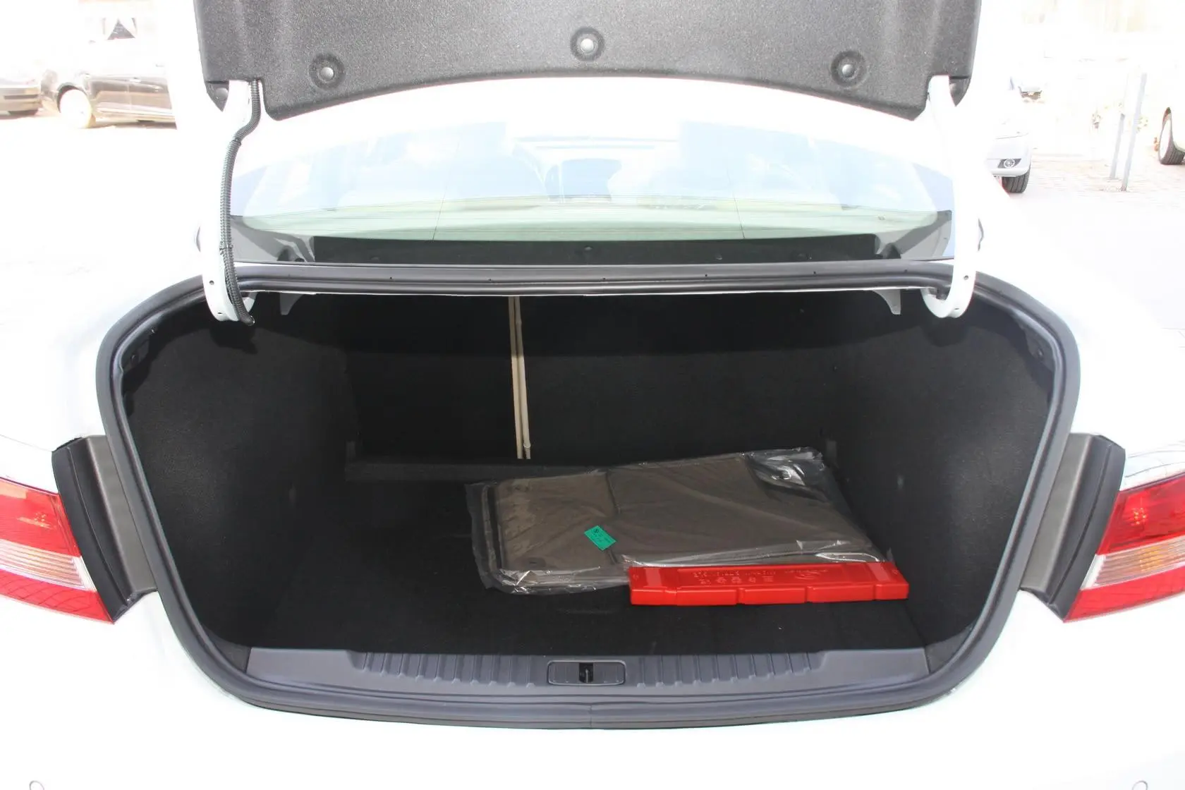 英朗GT 1.6L 自动 舒适天窗版行李箱空间