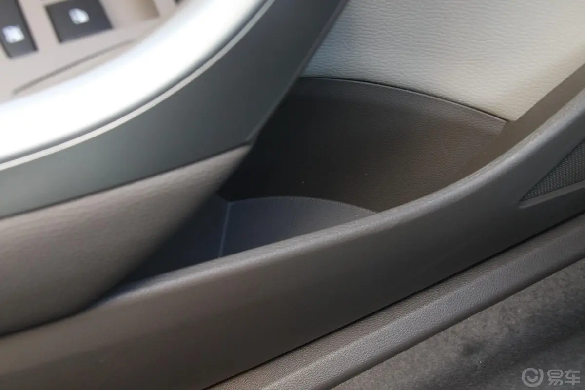 英朗GT 1.6L 自动 舒适天窗版驾驶员门储物盒