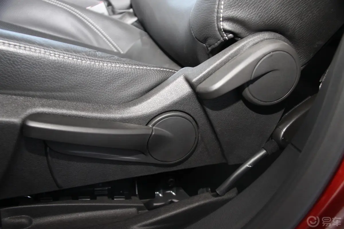 英朗GT 1.6T 自动 时尚运动型 真皮款座椅调节键