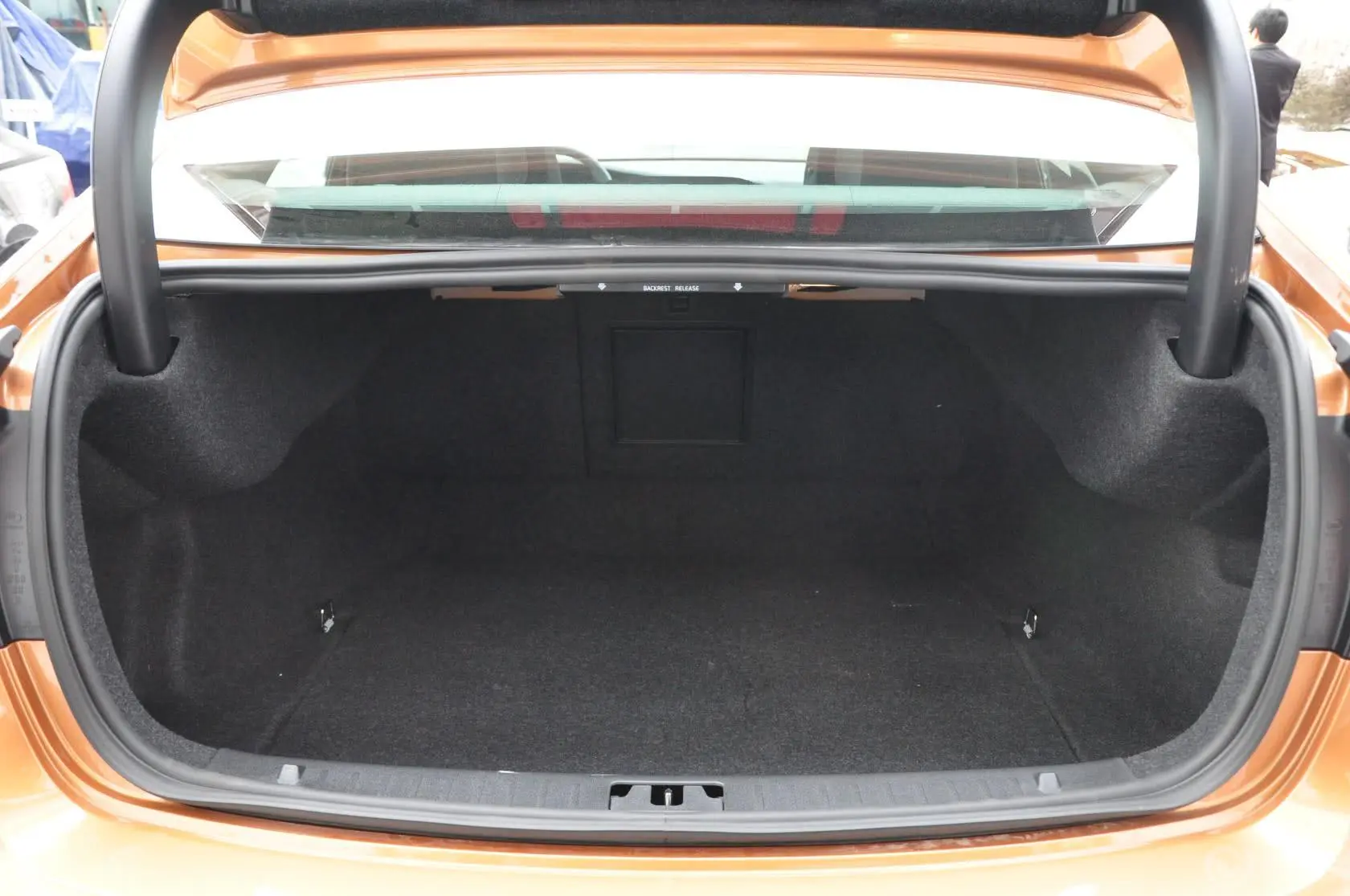 沃尔沃S60(进口)2.0T 双离合 T5 智尚版行李箱空间