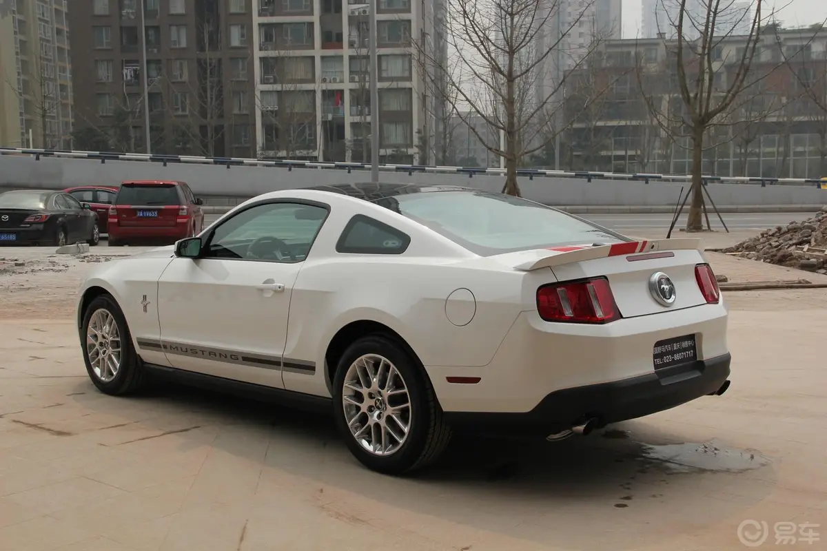 MustangV6 3.7L 自动  豪华版 高配侧后45度车头向左水平