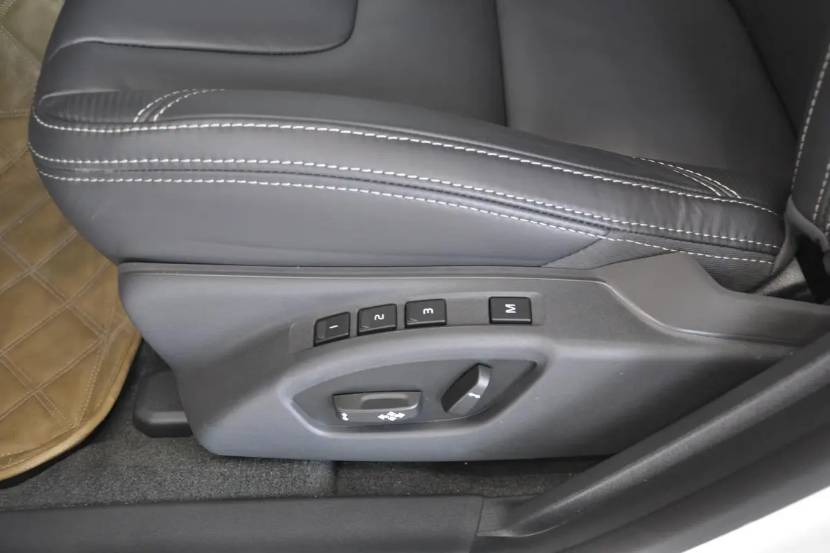 沃尔沃V60T6 R-Design 运动版座椅调节键