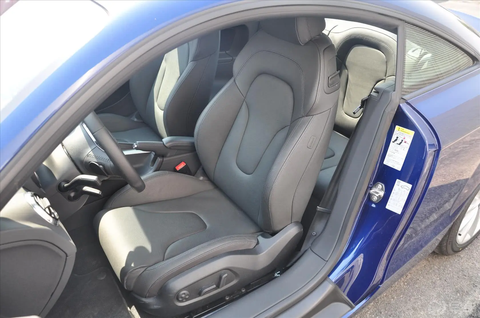 奥迪TTTT Coupe 2.0 TFSI S tronic quattro驾驶员座椅
