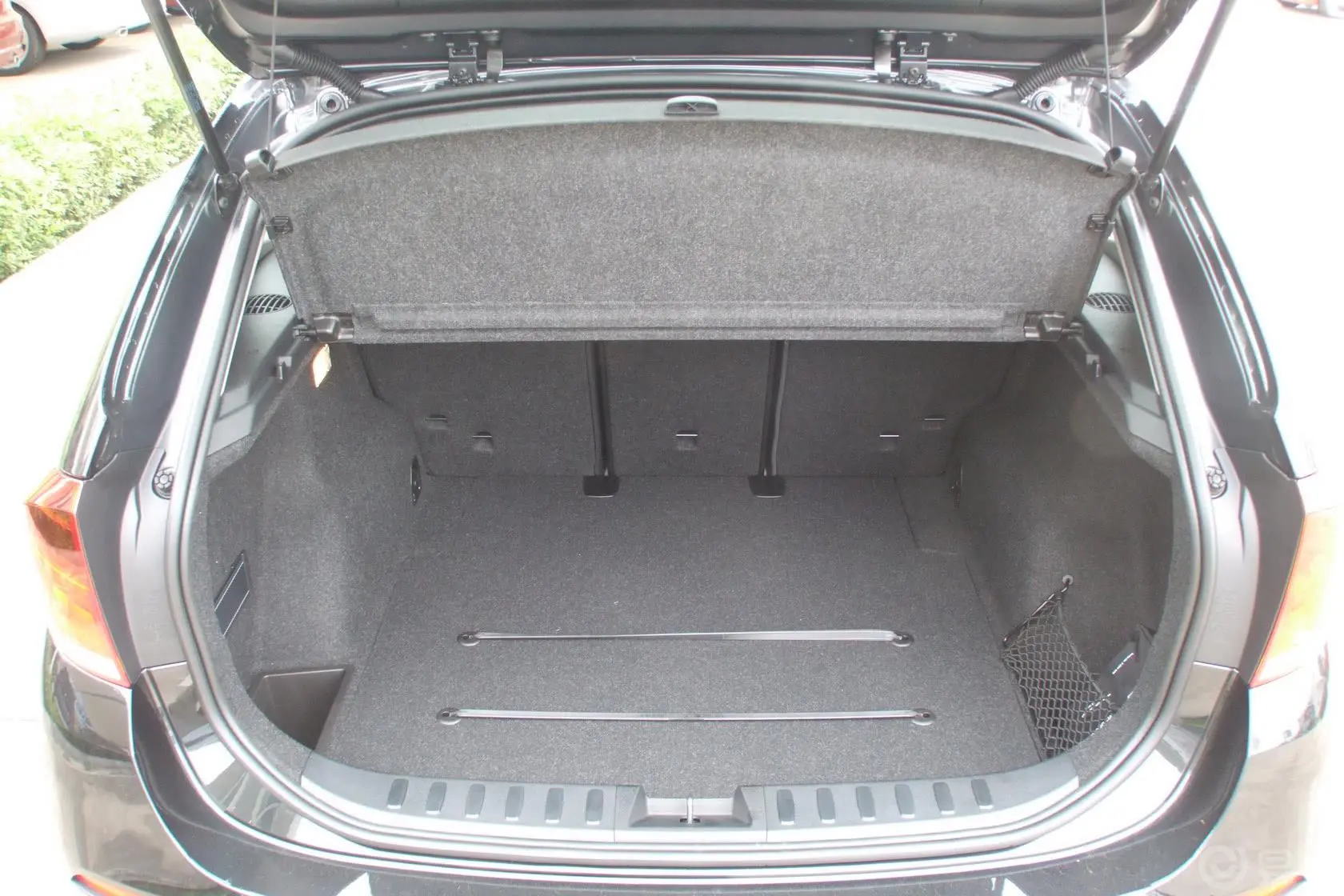 宝马X1sDrive18i时尚型行李箱空间