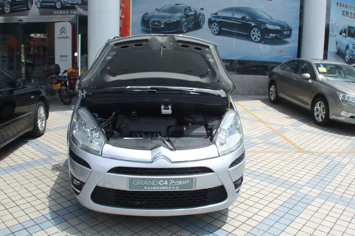 C4 PICASSO2.0i 16V 舒适版 7座内饰